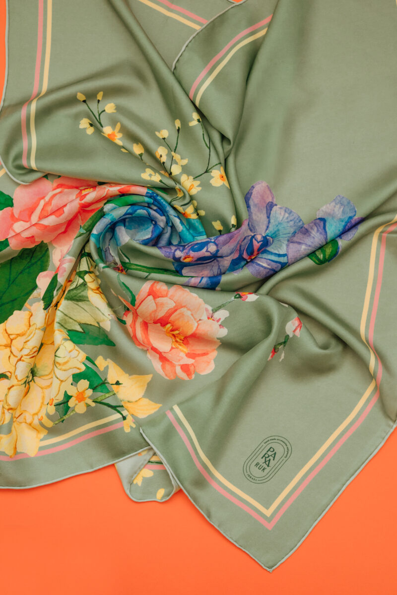 "Flower Bouquet" print silk-faille scarf