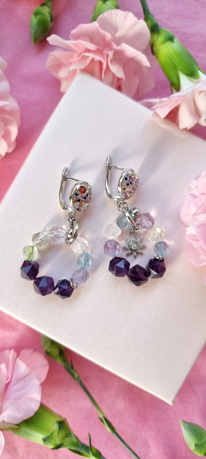 Green stones asymmetric earrings