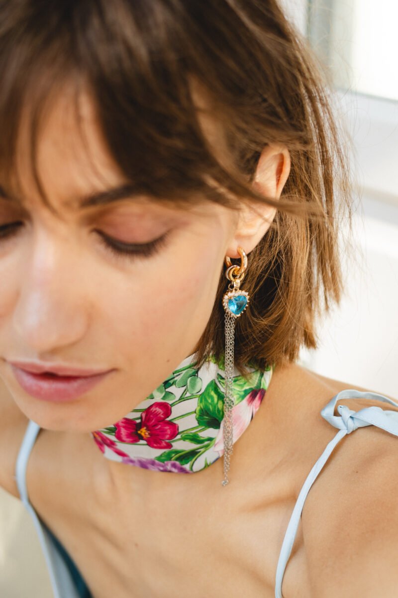 Mono-earring with blue heart crystal