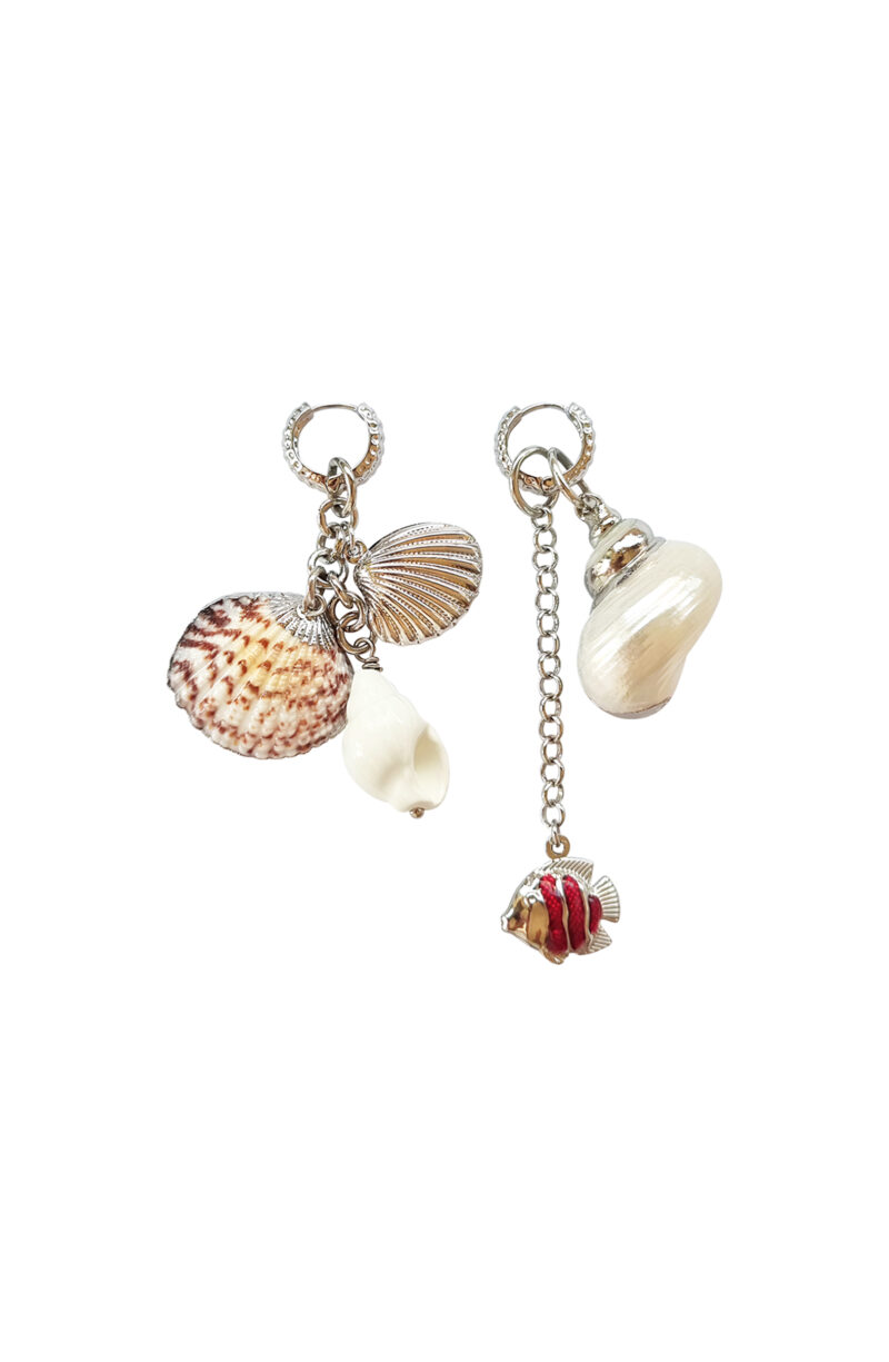 Mermaid asymmetric rhodium-plated earrings with shells & red fish
