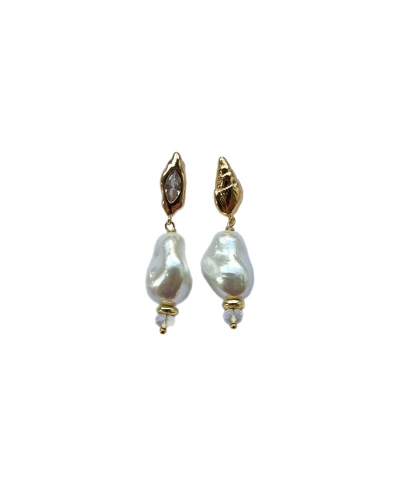 Asymmetric earrings with baroque pearl gold-plated