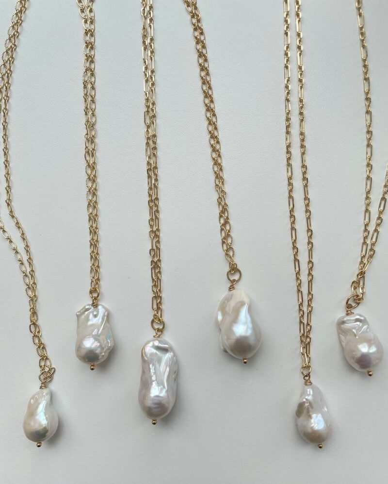 Gold plated chain with mono Mallorca pearl