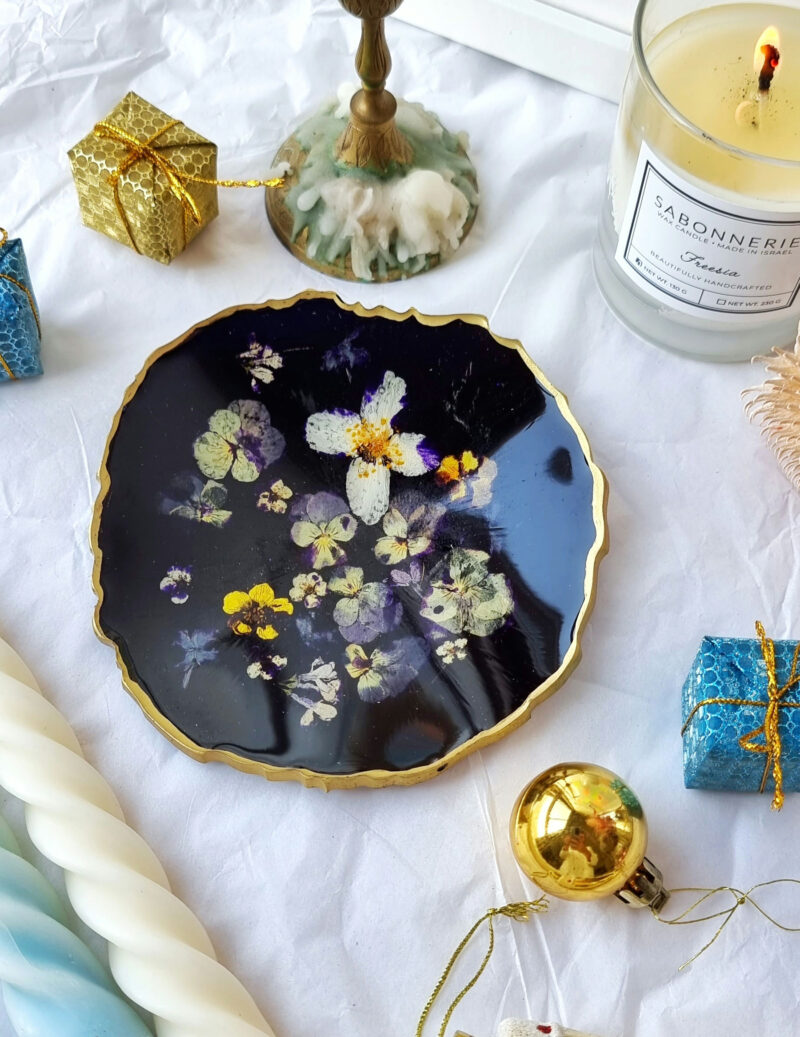 Jewelry small violet plate