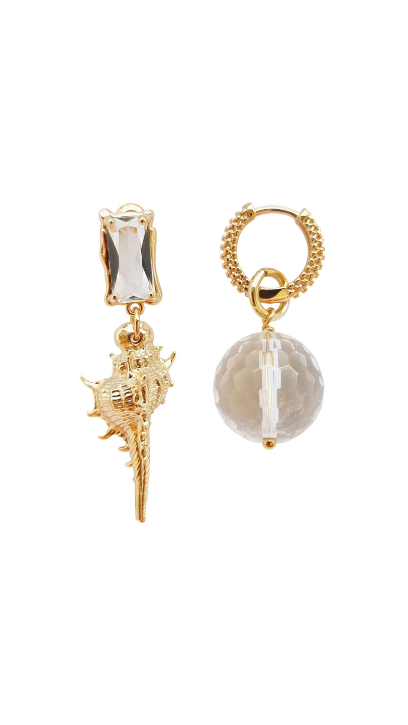 Asymmetric gold-plated earrings with rhinestone and shell